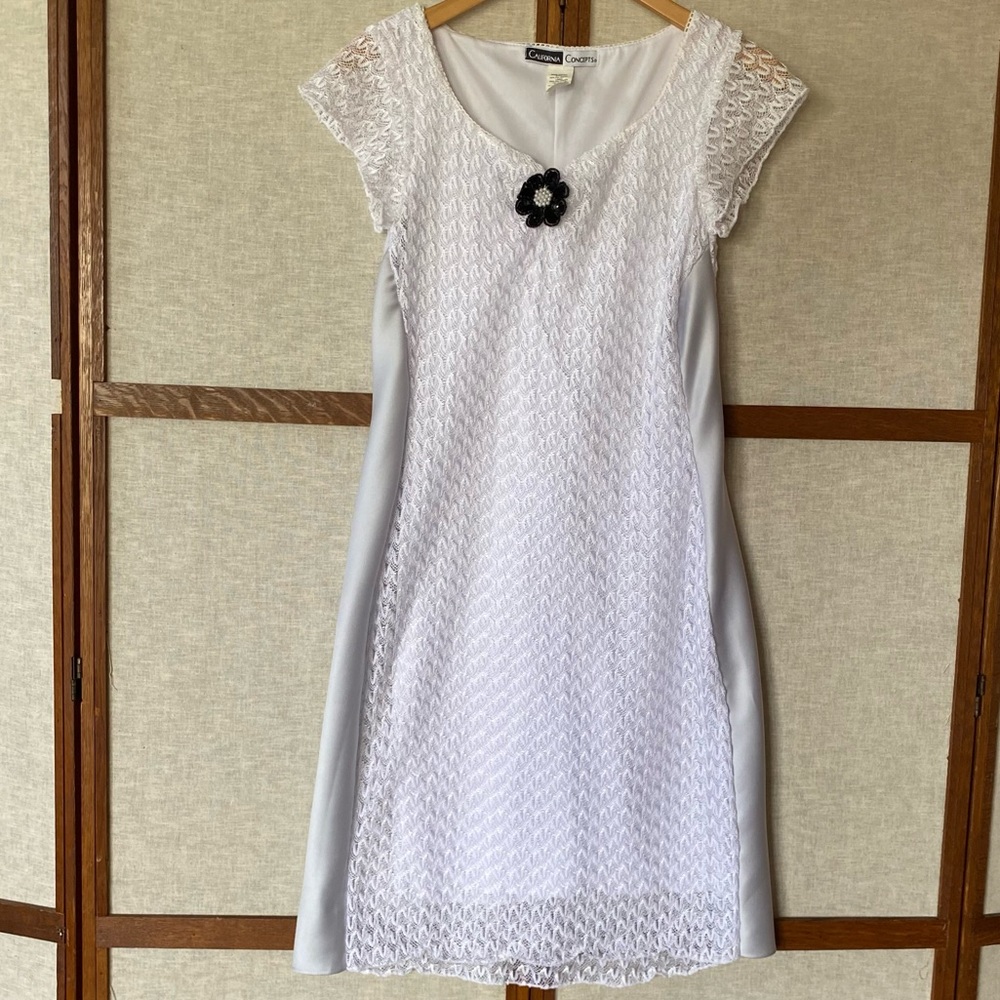 Vintage California Concept White Lace Dress With Beaded Flower - Small